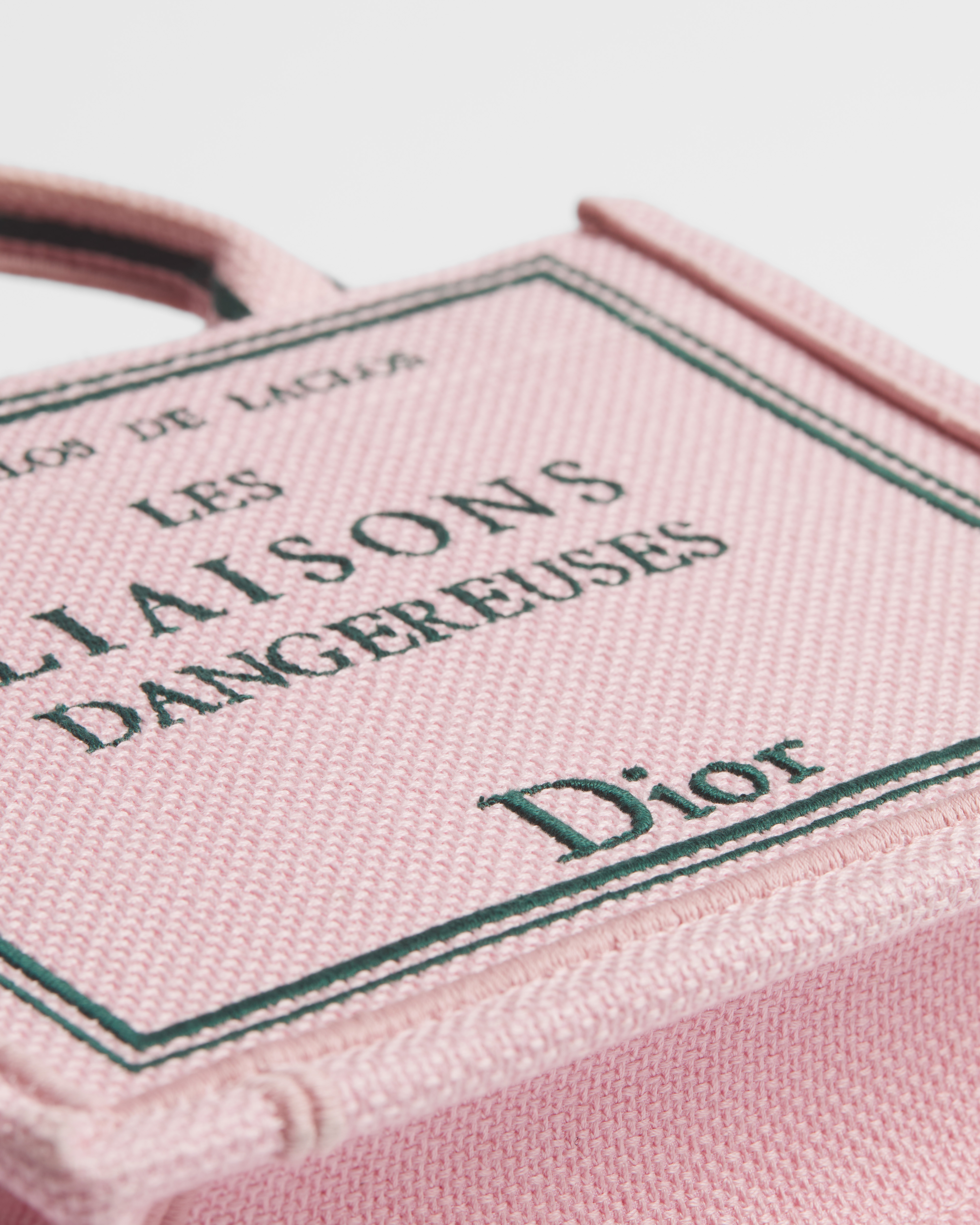 Sac Dior Book Tote Mini à bandoulière Broderie Book Cover rose et verte (21 x 16 x 6,5 cm) E09