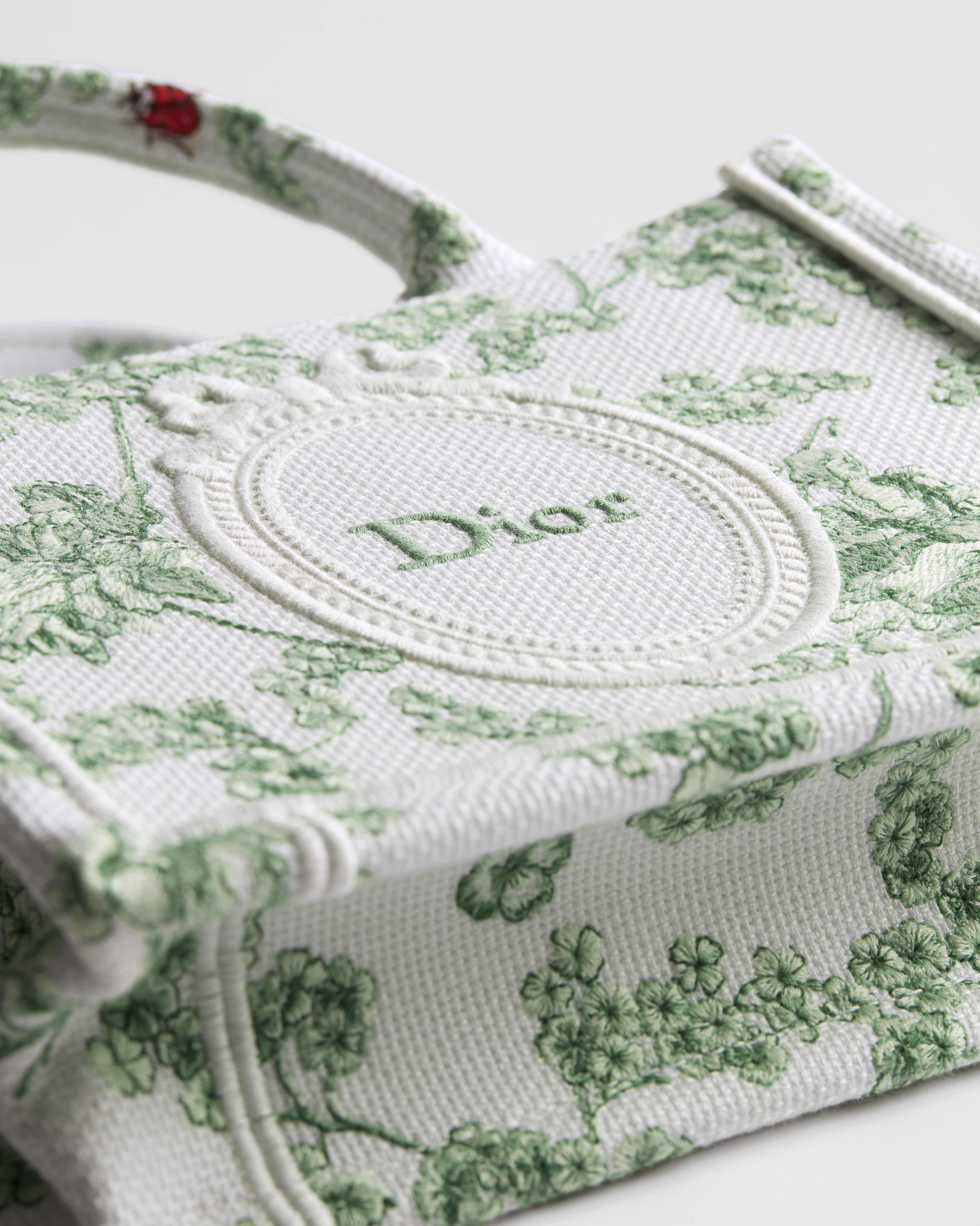 Mini Dior Book Tote with Strap Green and White Toile de Jouy Clover and Dior Médaillon Embroidery (21 x 16 x 6.5 cm) E09