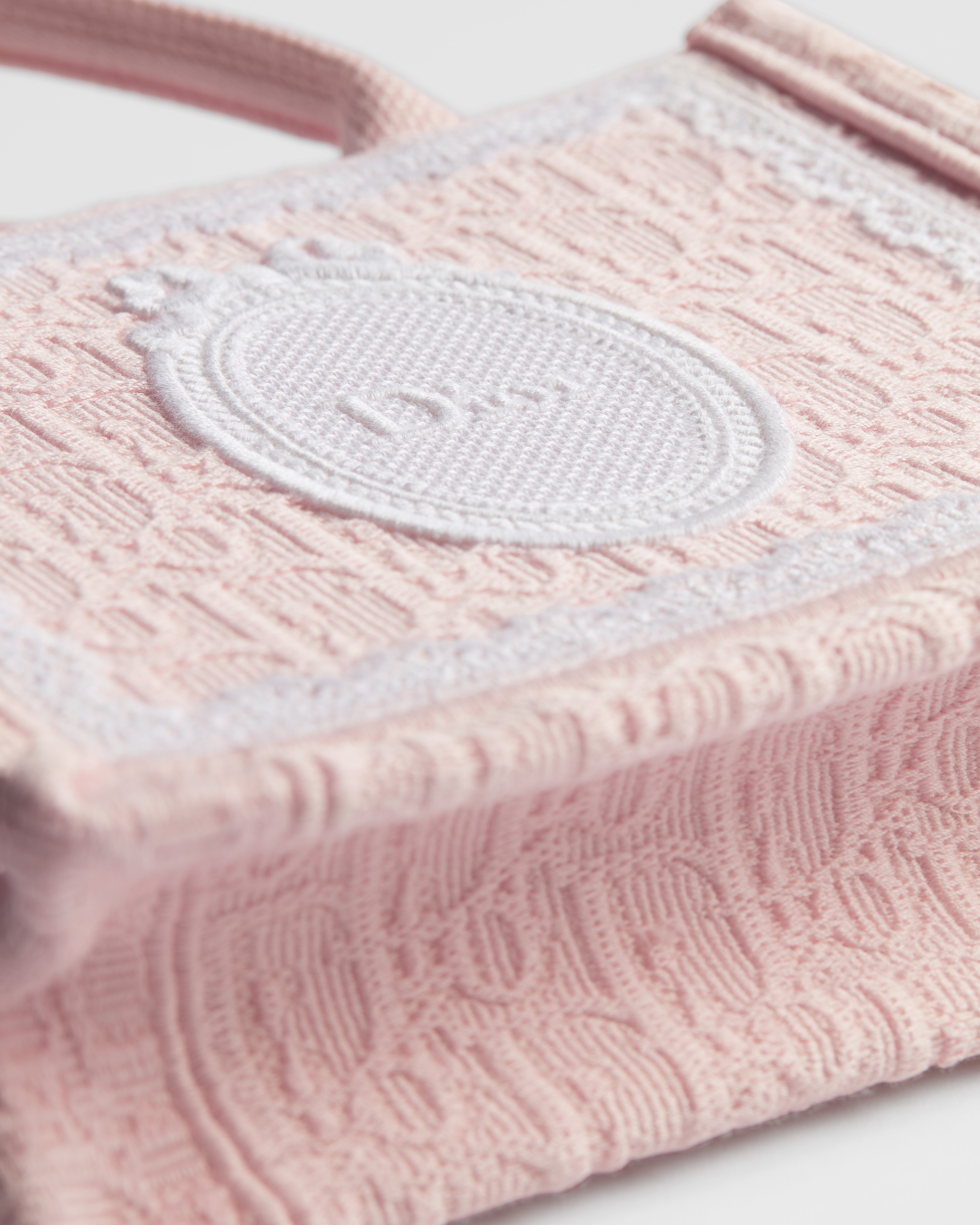 Mini Dior Book Tote with Strap Rose Soupir Dior Oblique Embroidery with White Lace and Dior Médaillon (21 x 16 x 6.5 cm) E09