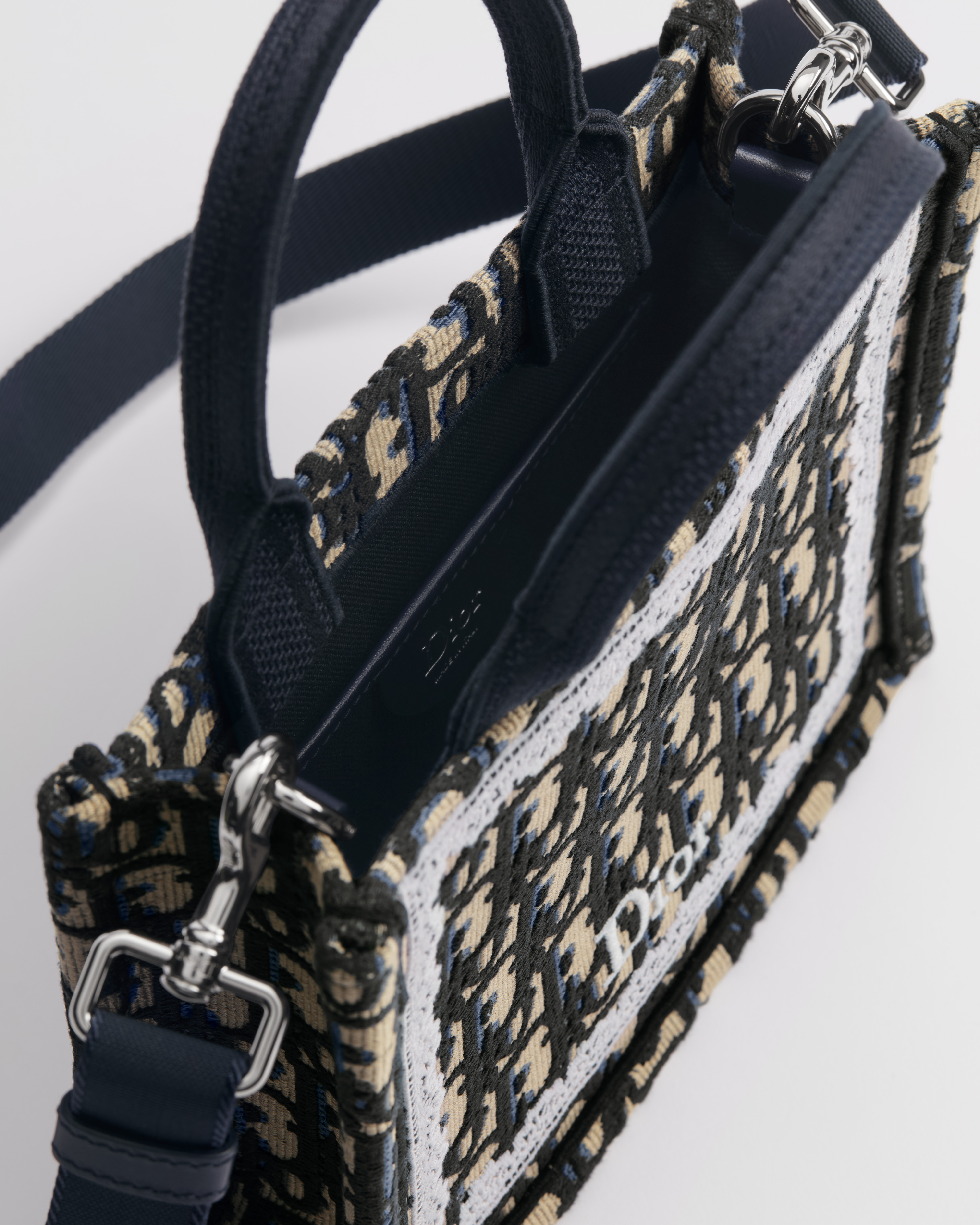 Dior Book Tote mini con bandolera Bordado Dior Oblique azul y encaje blanco (21 x 16 x 6,5 cm) E06