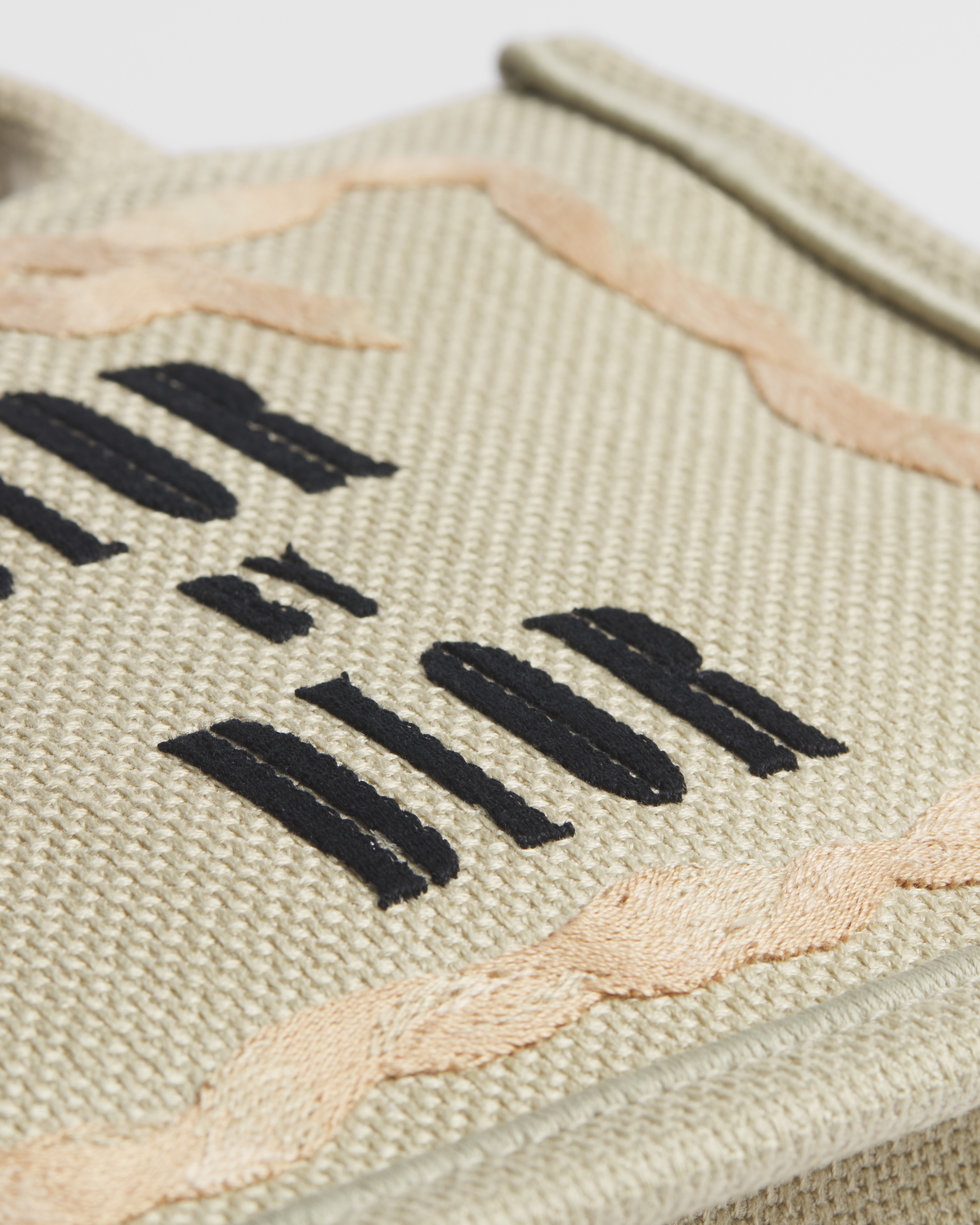 Mini Dior Book Tote mit Schulterriemen Book Cover-Stickerei in Beige, Rosa und Schwarz (21 x 16 x 6,5 cm) E09