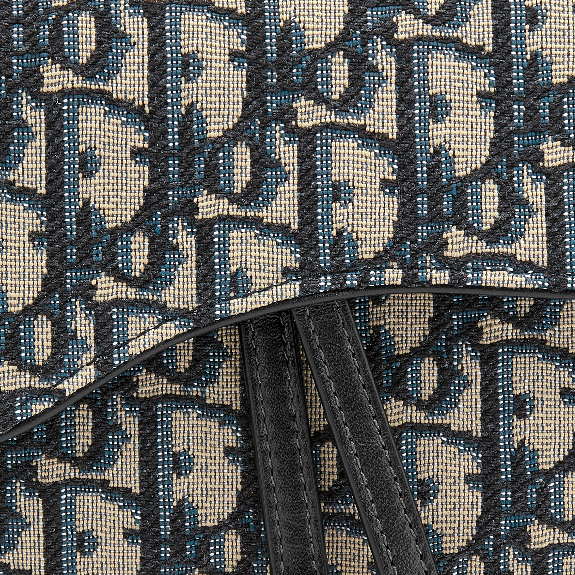 Small Saddle Pouch with Chain