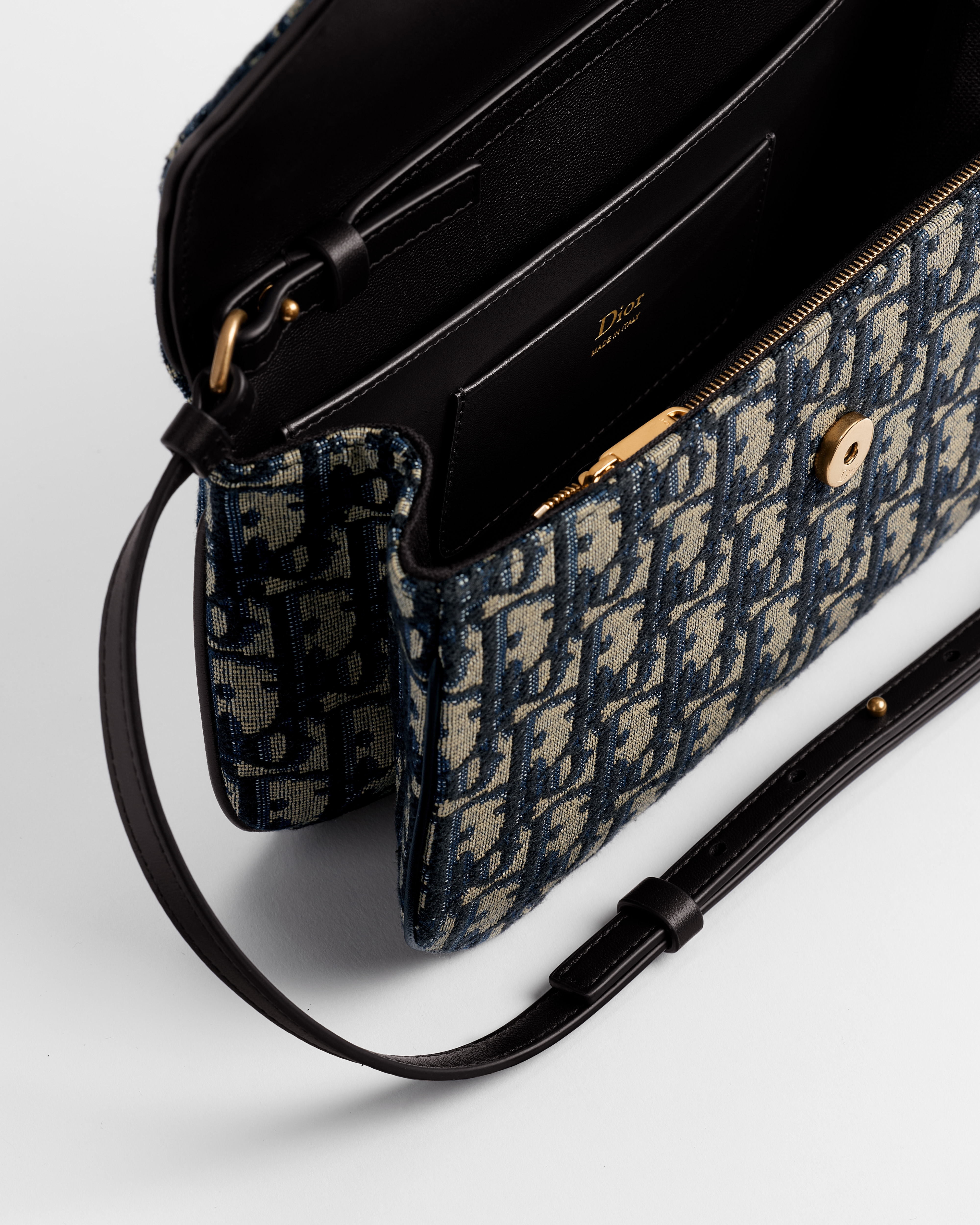 Saddle Gallop Pouch with Chain
