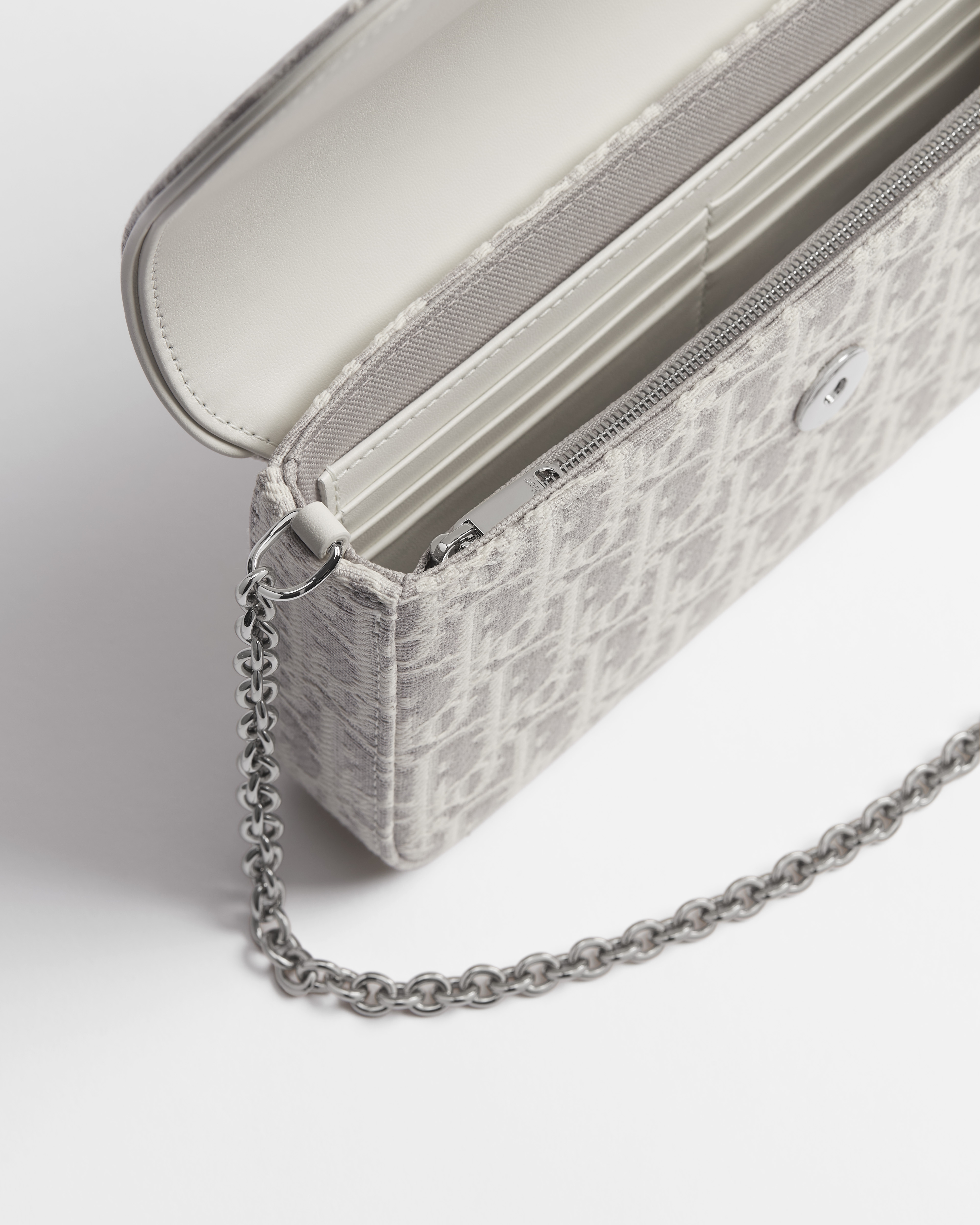 Medium Saddle Pouch with Chain