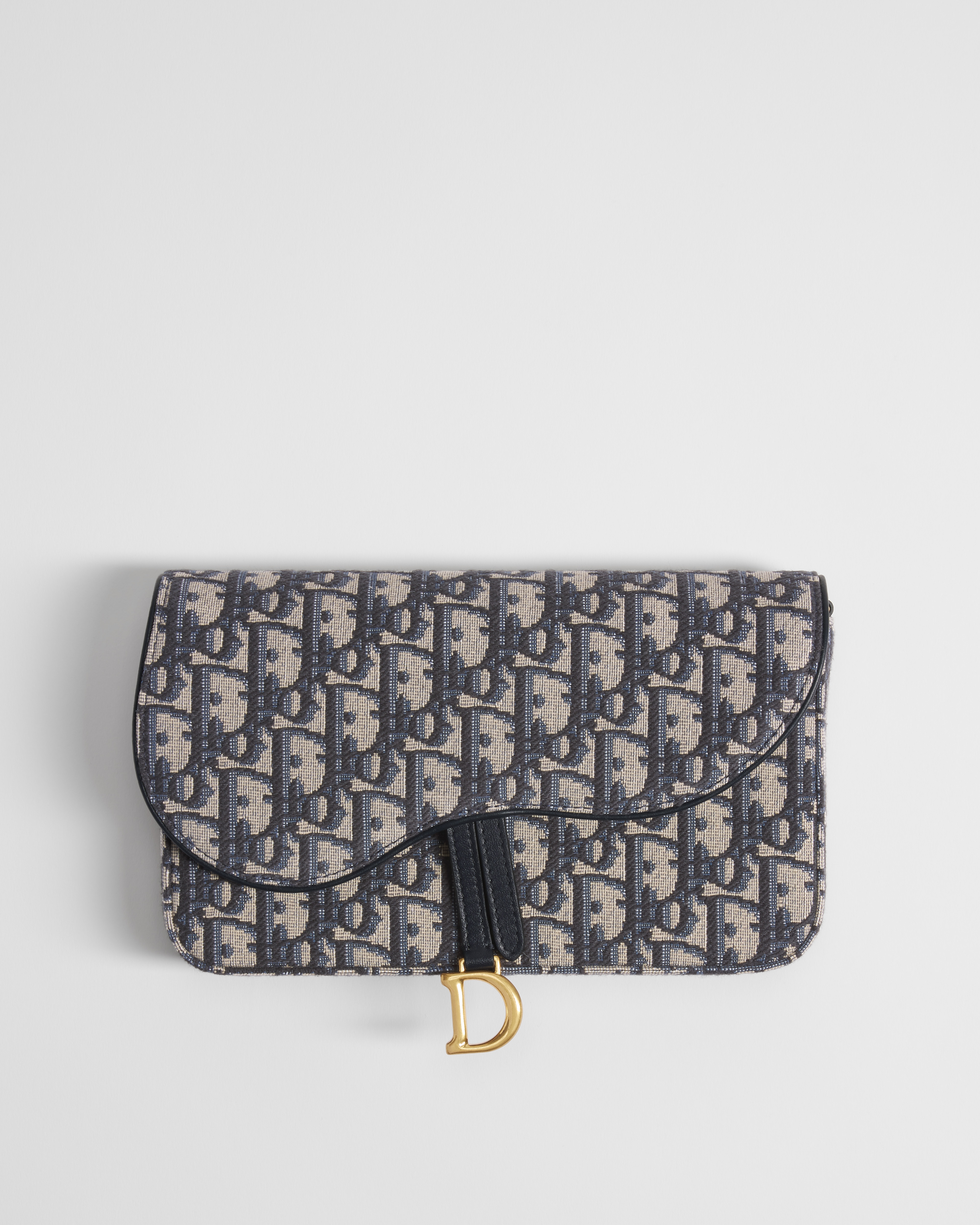 حقيبة باوتش Saddle بالحجم المتوسط مع سلسلة نمط ديور أوبليك الأزرق بحبك الجاكار E09