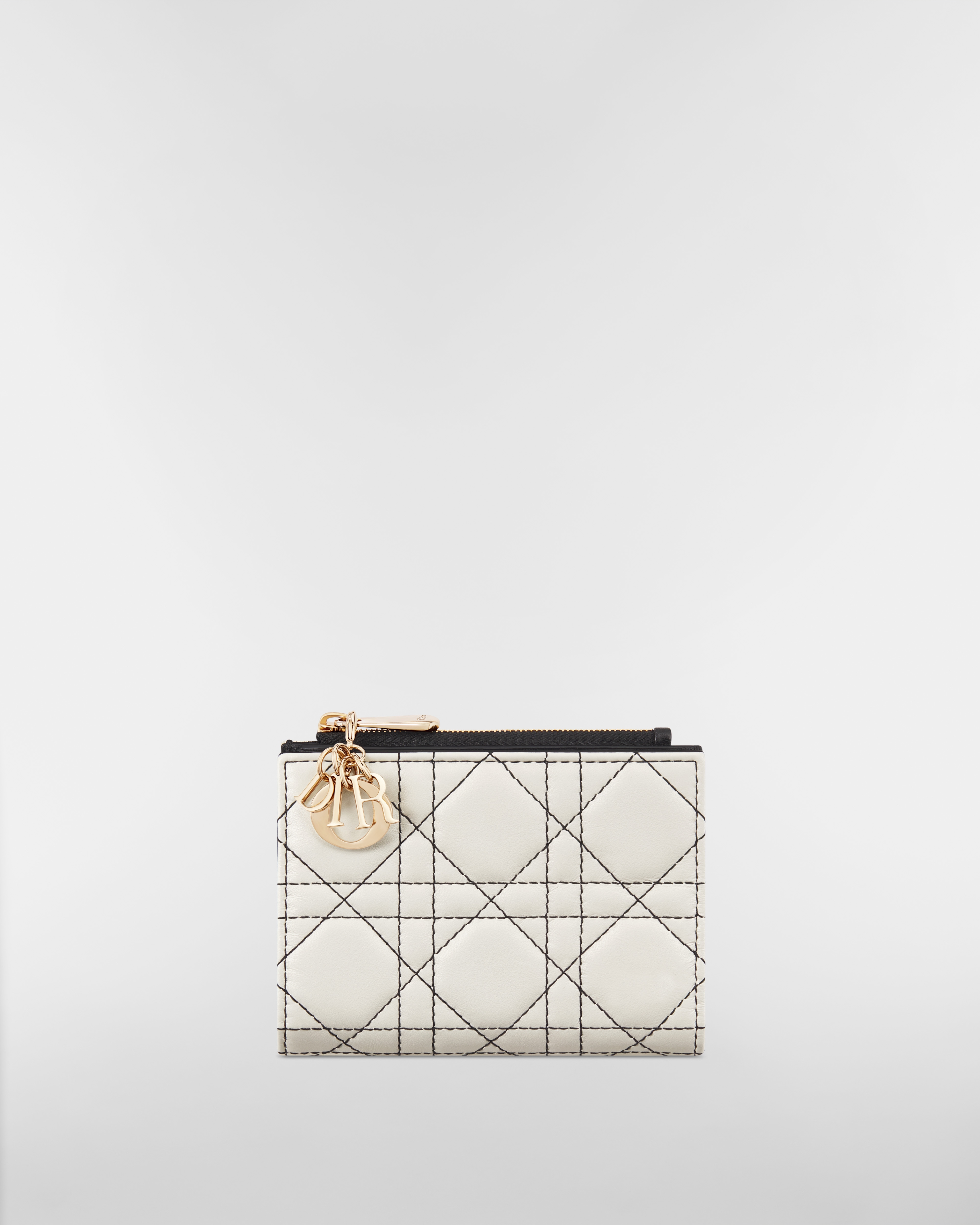 【日本限定】Lady Dior Dahlia ウォレット カナージュ ラムスキン E01