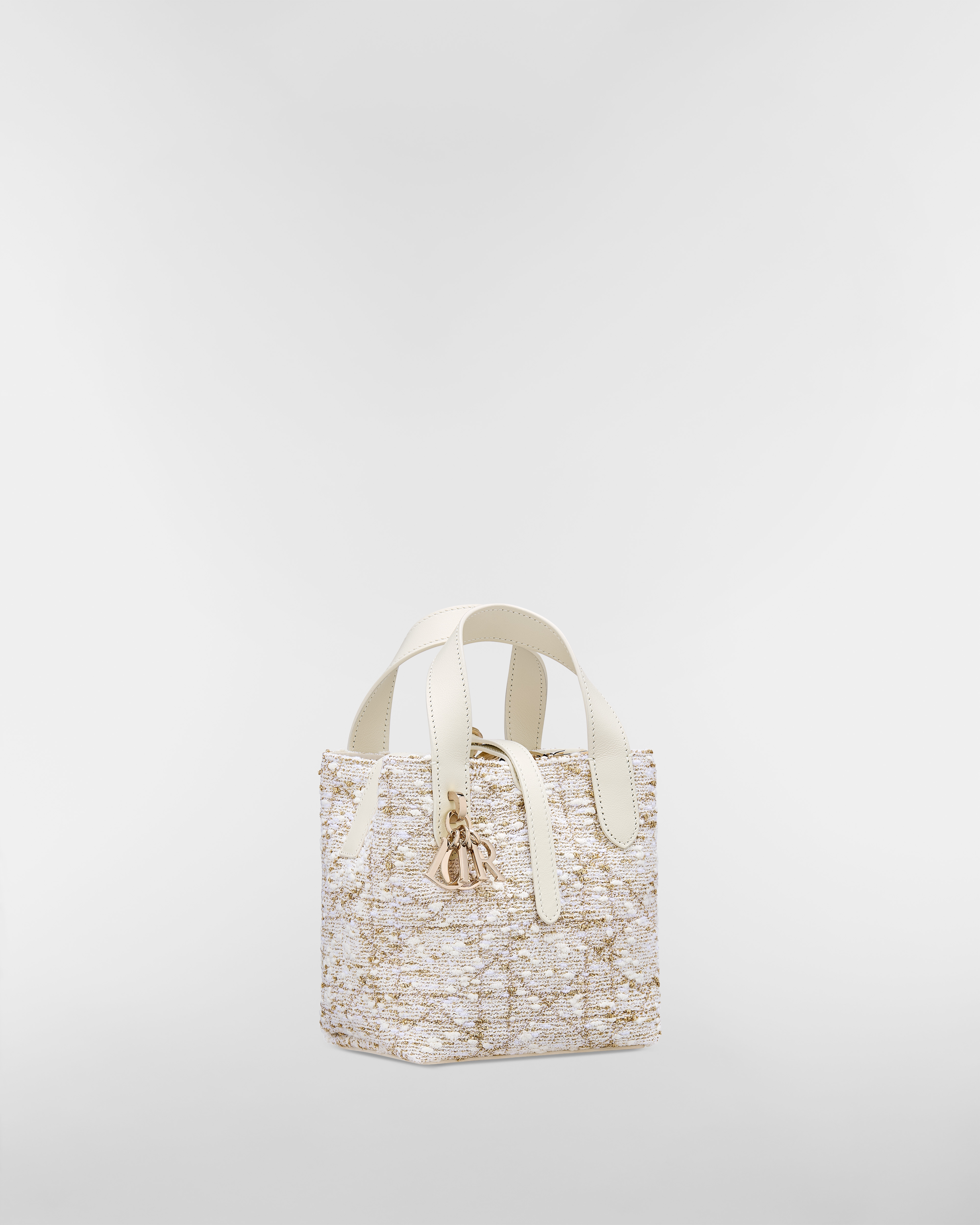 Nanobolso tote vertical Dior Toujours Tweed blanco con motivo Cannage dorado E03