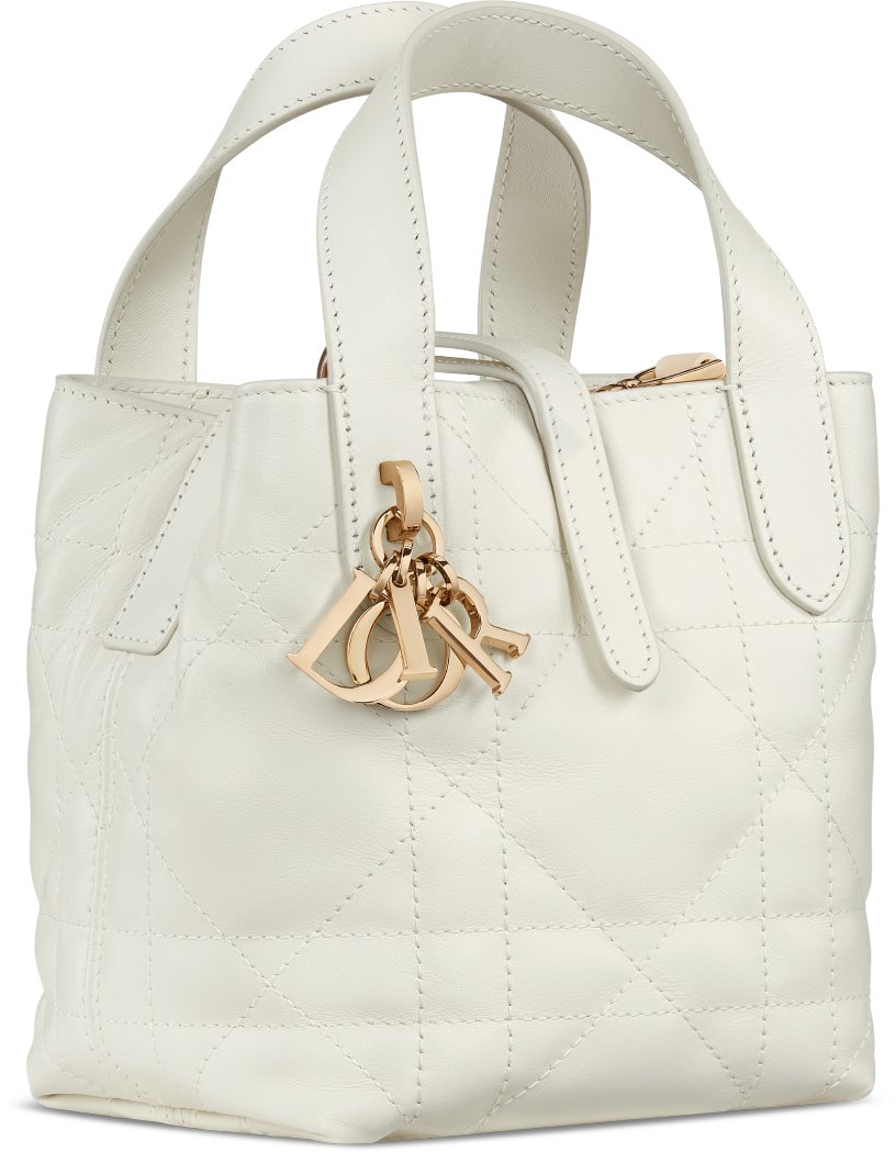 直営店【DIOR】Toujours Vertical Nano トートバッグ Dior Toujours Vertical Nano Tote Bag Cherry Red Macrocannage