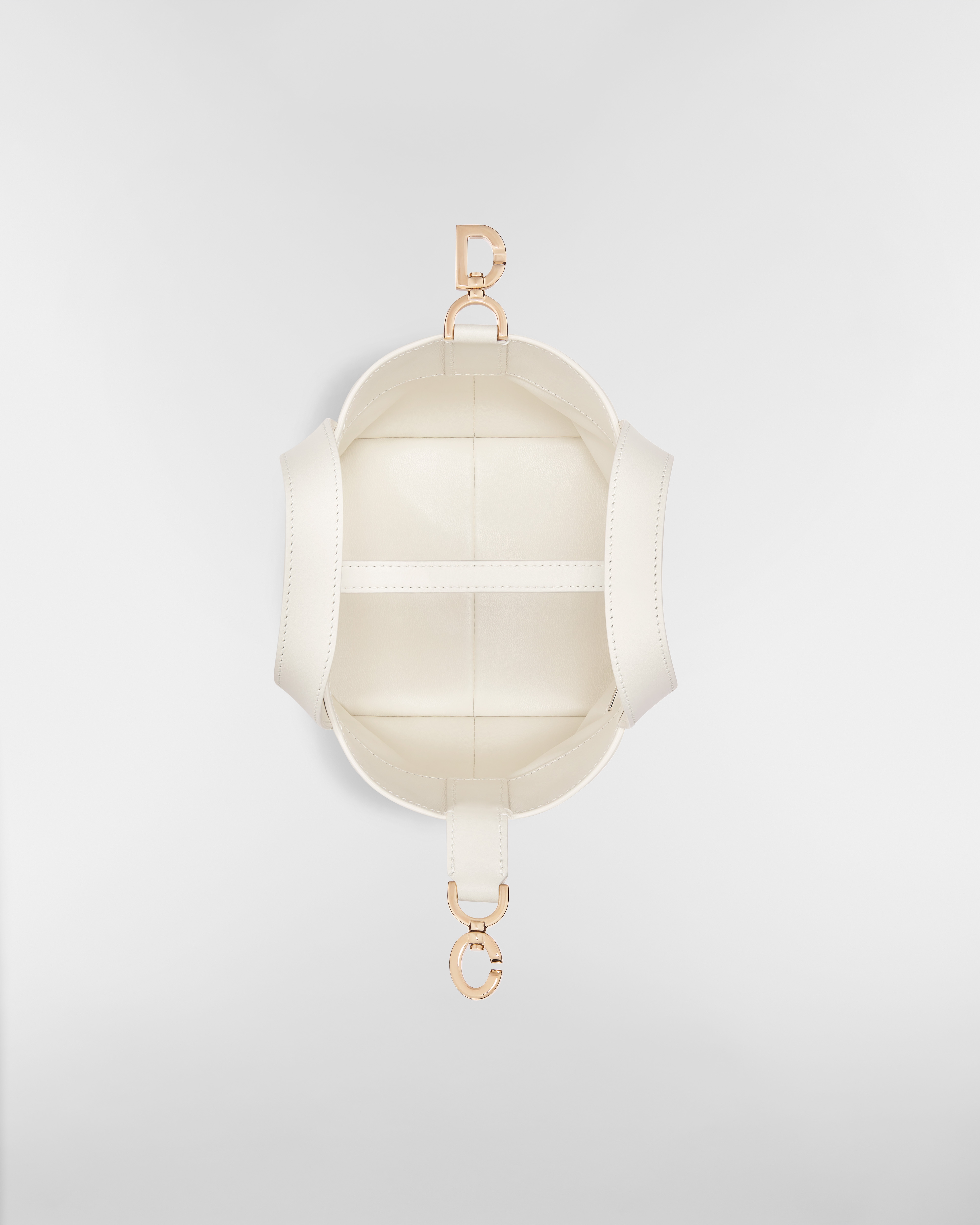 Dior Toujours 버티컬 나노 토트백 라떼 매크로까나쥬 송아지 가죽 E06