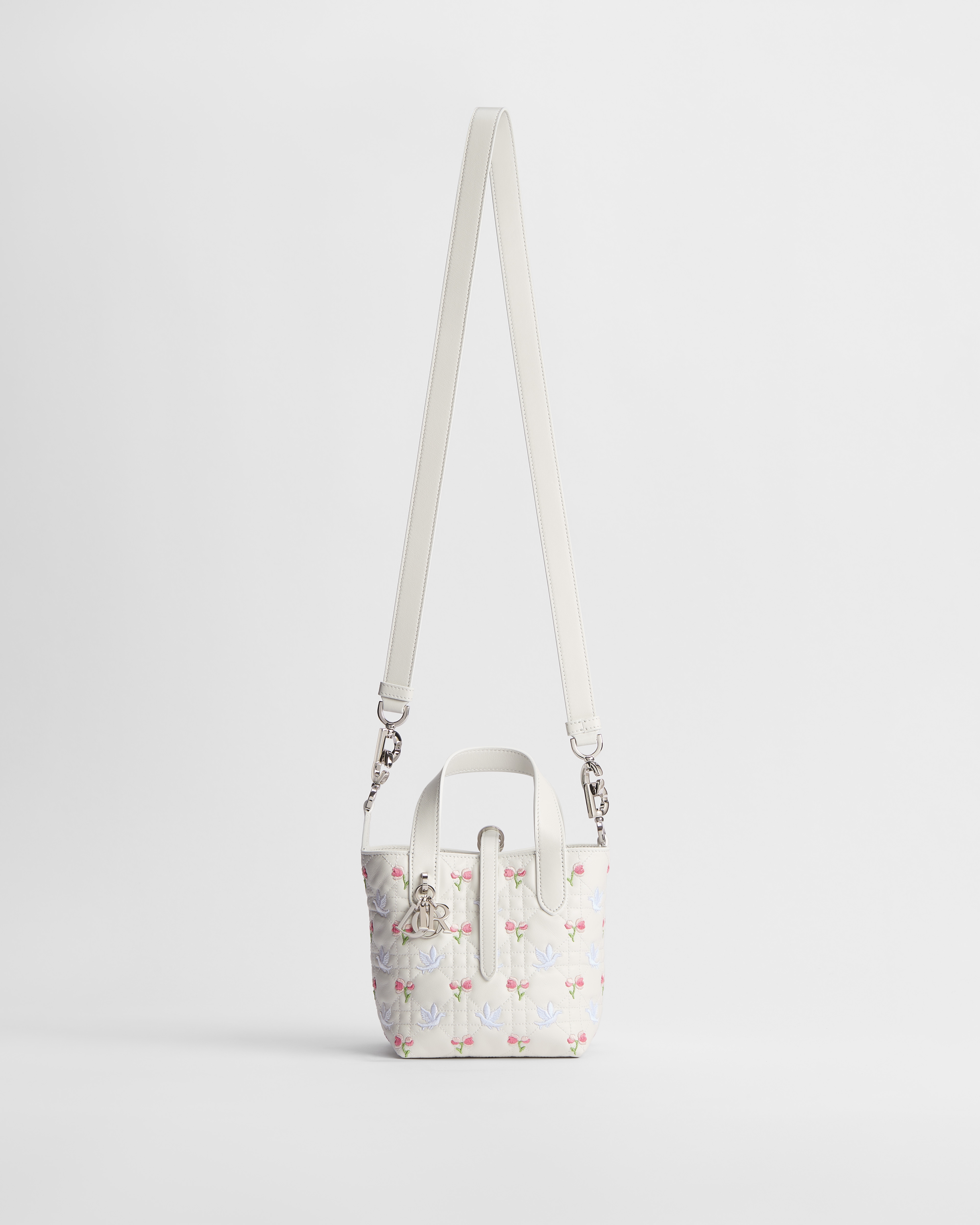 กระเป๋าโท้ท Nano Dior Toujours ทรงแนวตั้ง หนังแกะสีขาวปักลาย Doves & Roses หลากสี E07