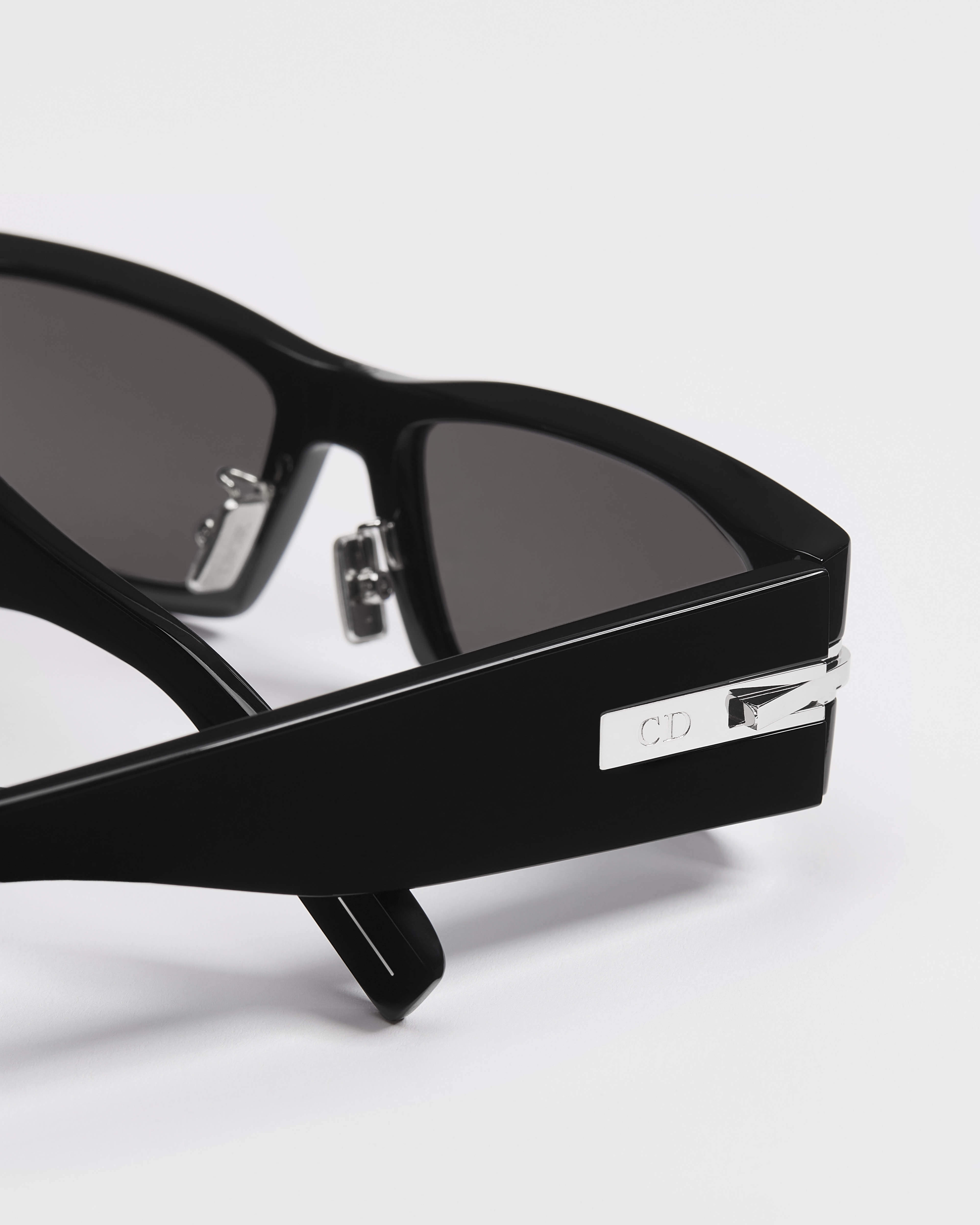 DiorBlackSuit XL S5F 黑色長方形太陽眼鏡 E08