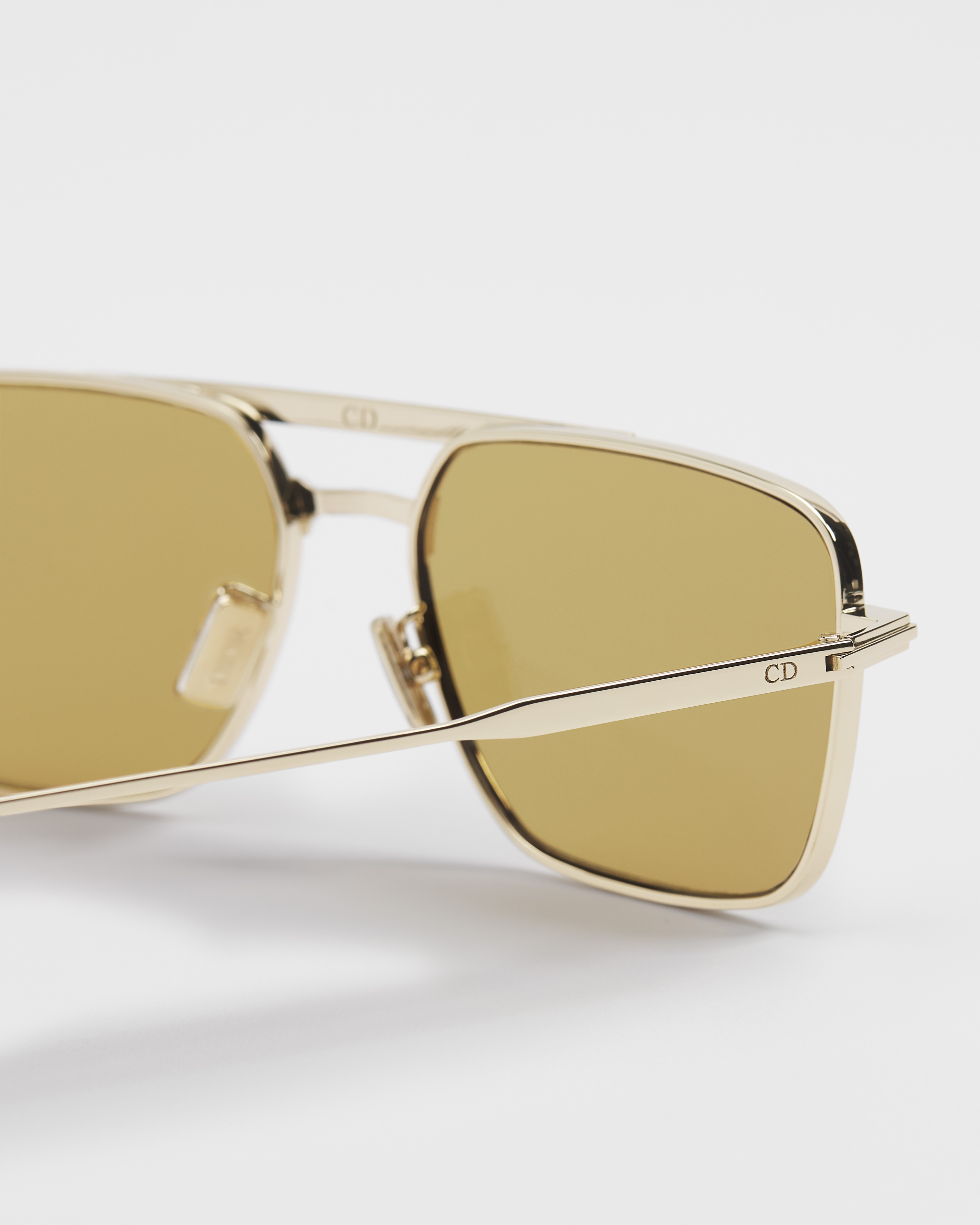 DiorBlackSuit S17U Gele navigatorzonnebril E08
