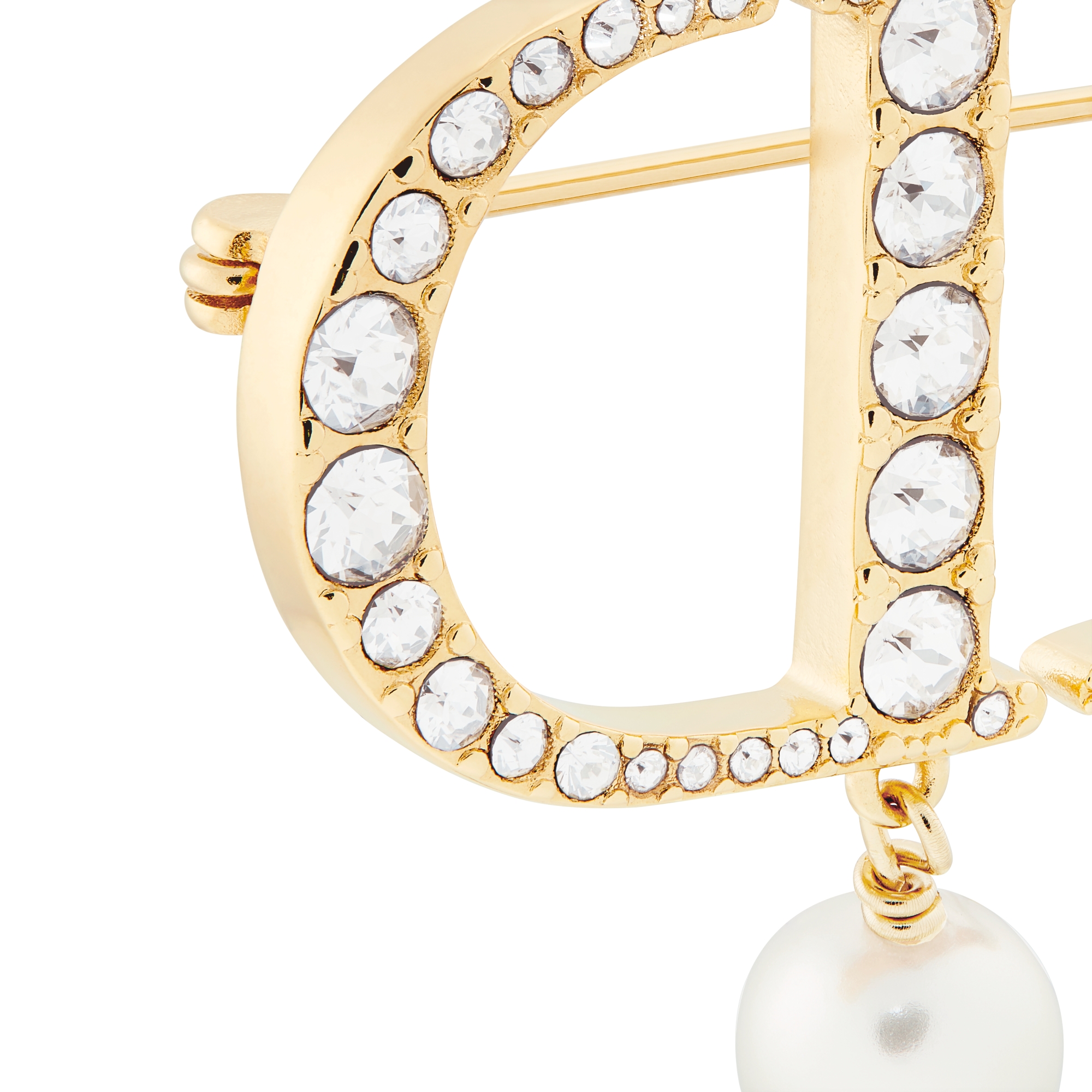 Petit CD-broche Metaal met goudkleurige afwerking met een witte harsparel en zilverkleurige kristallen E09