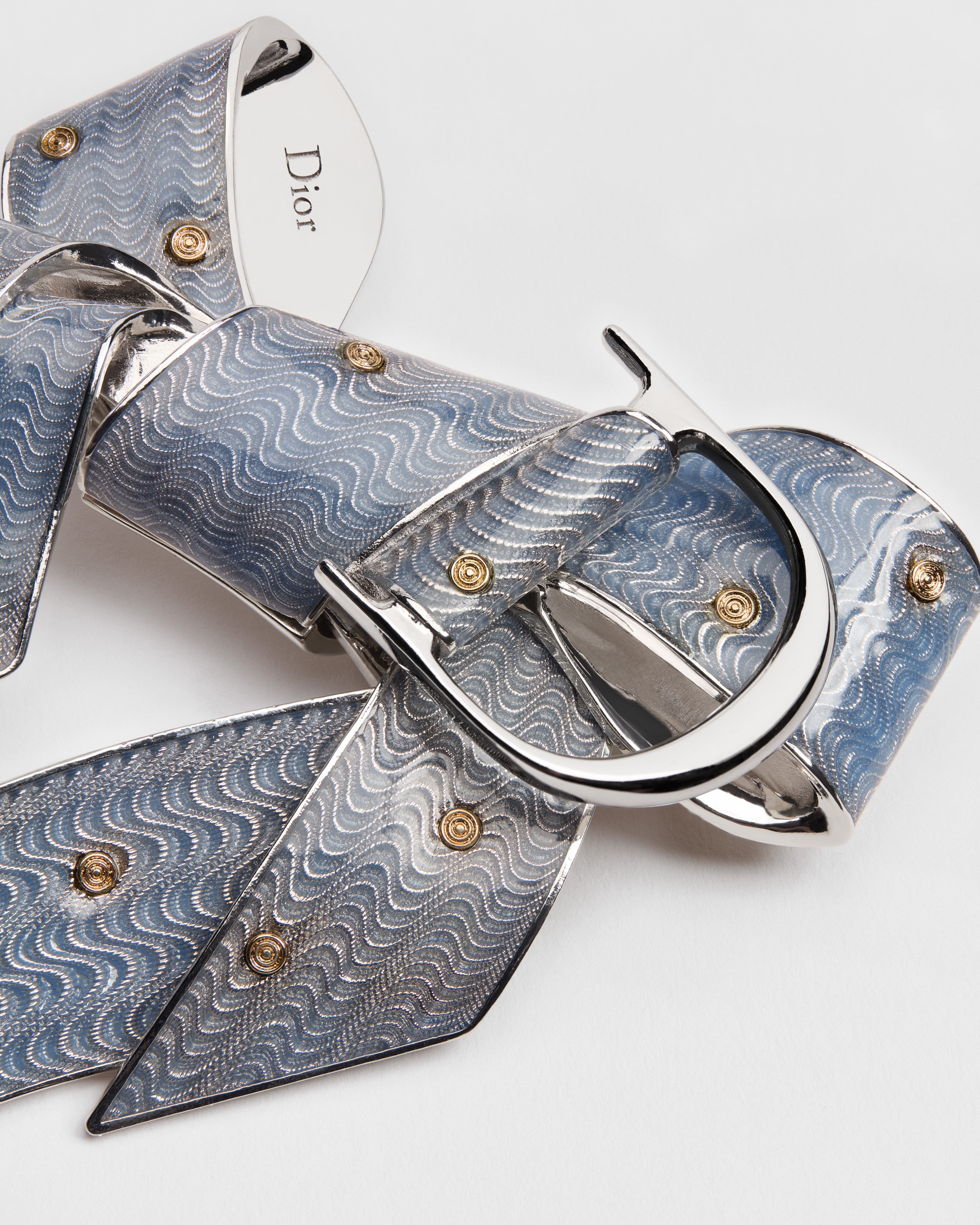 Dior Guilloché 胸針 銀色和金色飾面黃銅配藍色樹脂 E10