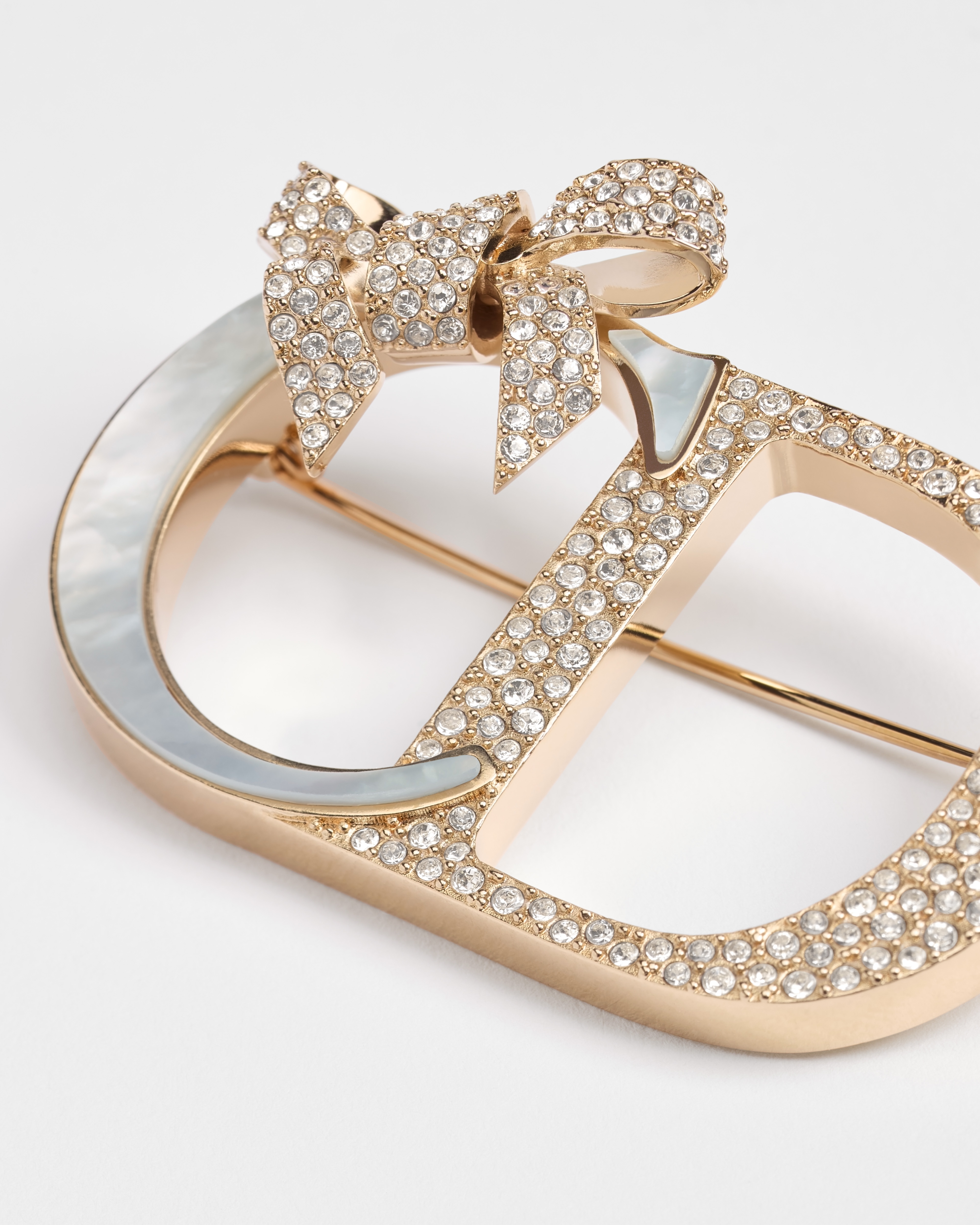 Dior Or – Dior Shiny Bow Brooch Gold-Finish Metal, Natural Mother-of-Pearl and White Crystals E09