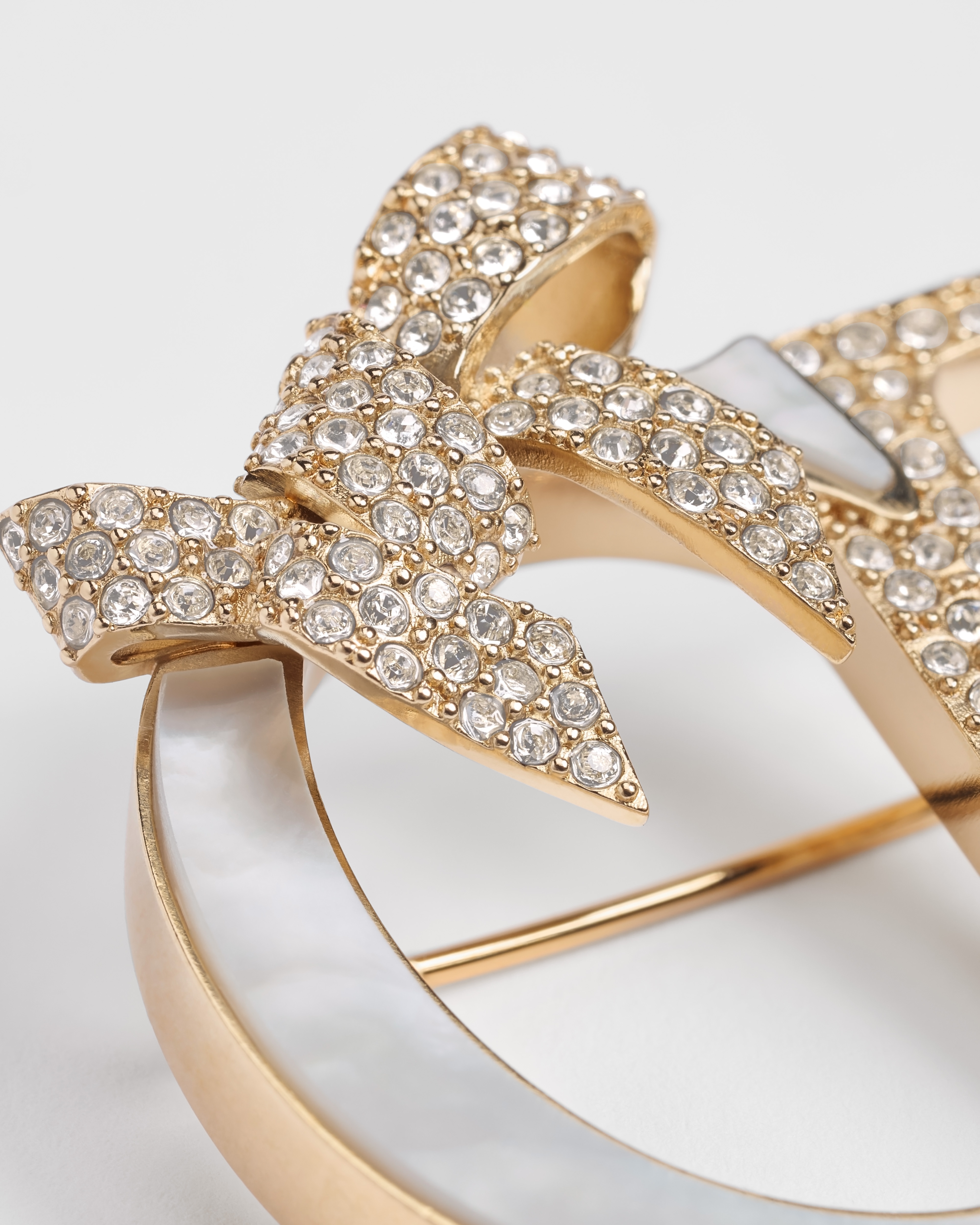 Dior Or – Dior Shiny Bow Brooch Gold-Finish Metal, Natural Mother-of-Pearl and White Crystals E10