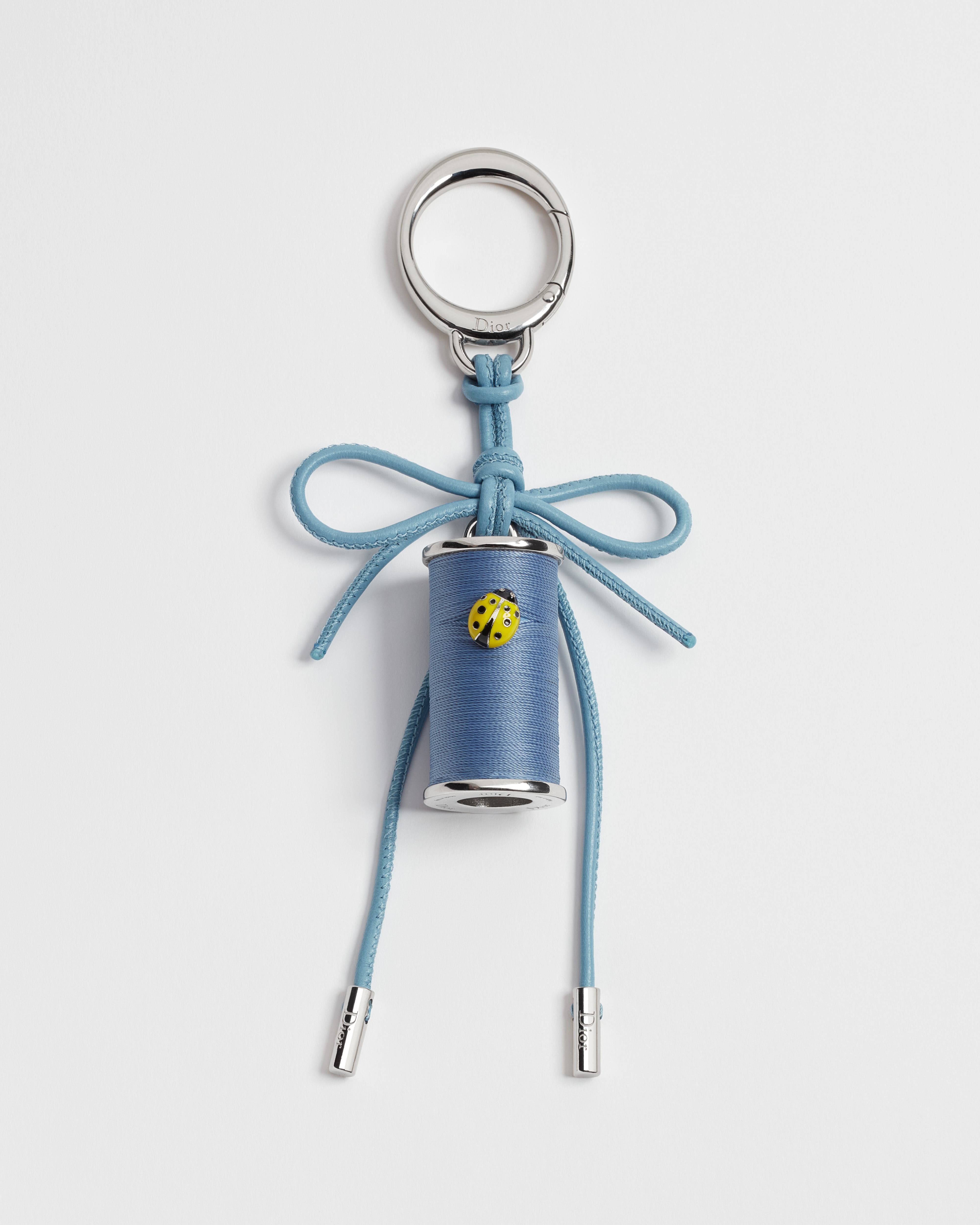 Bijou de sac Dior Studio Couture Cuir d'agneau bleu, métal finition argentée, laque multicolore et fils bleus E01