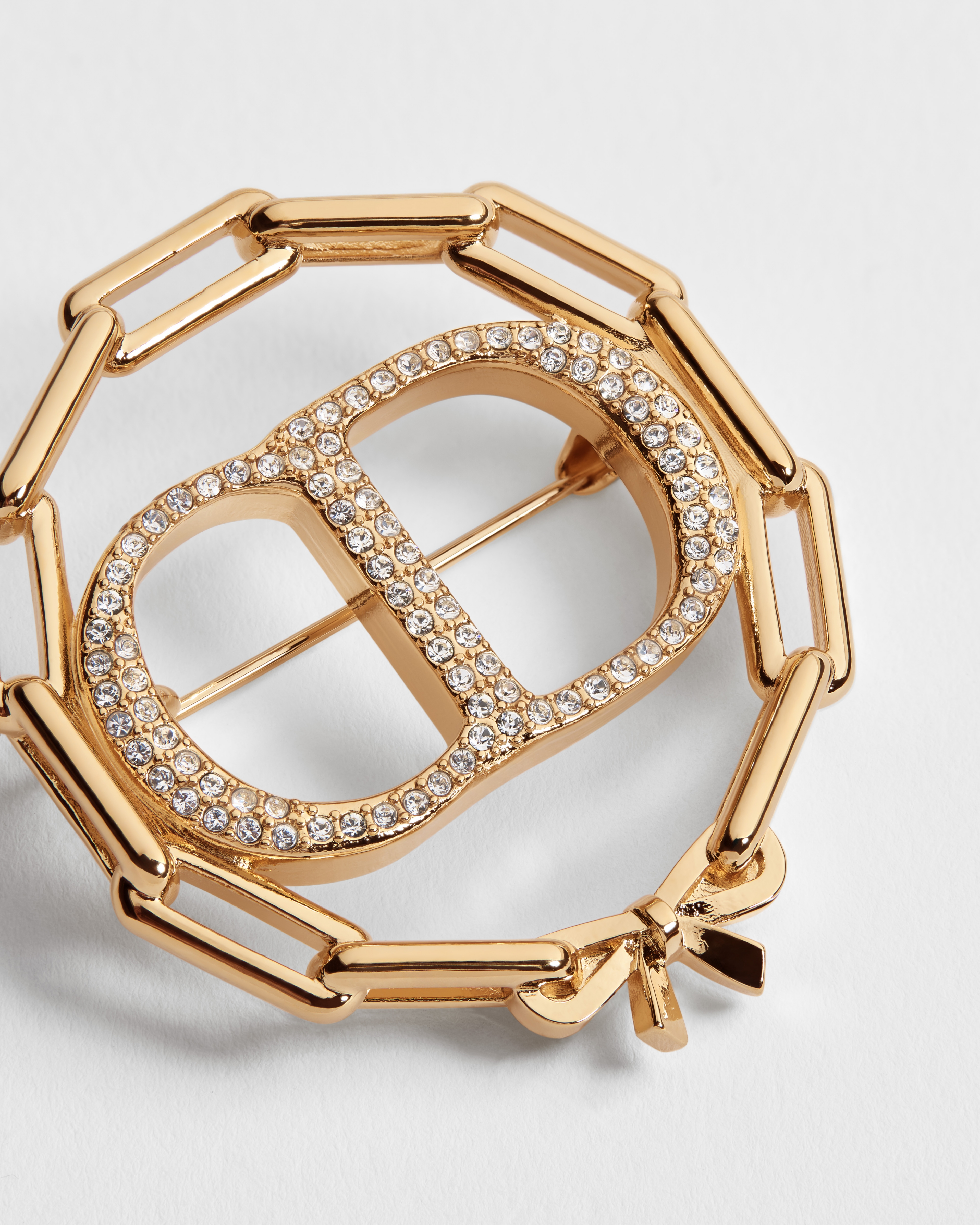 CD Circle Chain Brooch