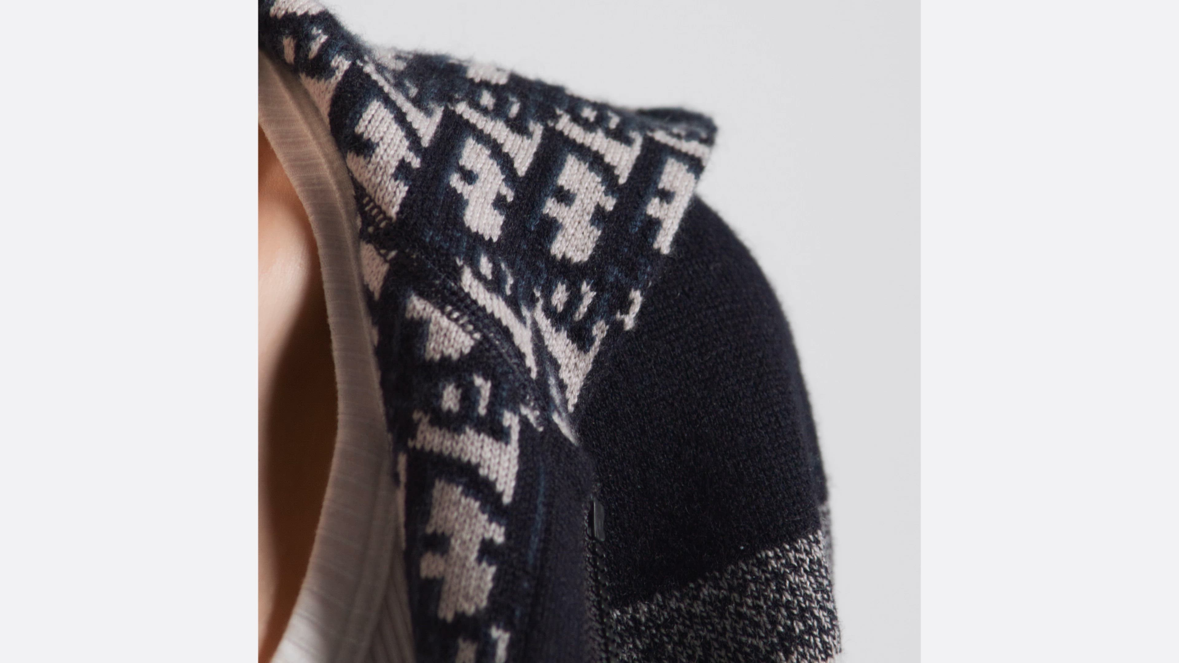 Christian Dior 現行タグ 幾何学模様 リブカーディガン スカーフ付 Christian Dior 現行タグ 幾何学模様 リブカーディガン スカーフ付