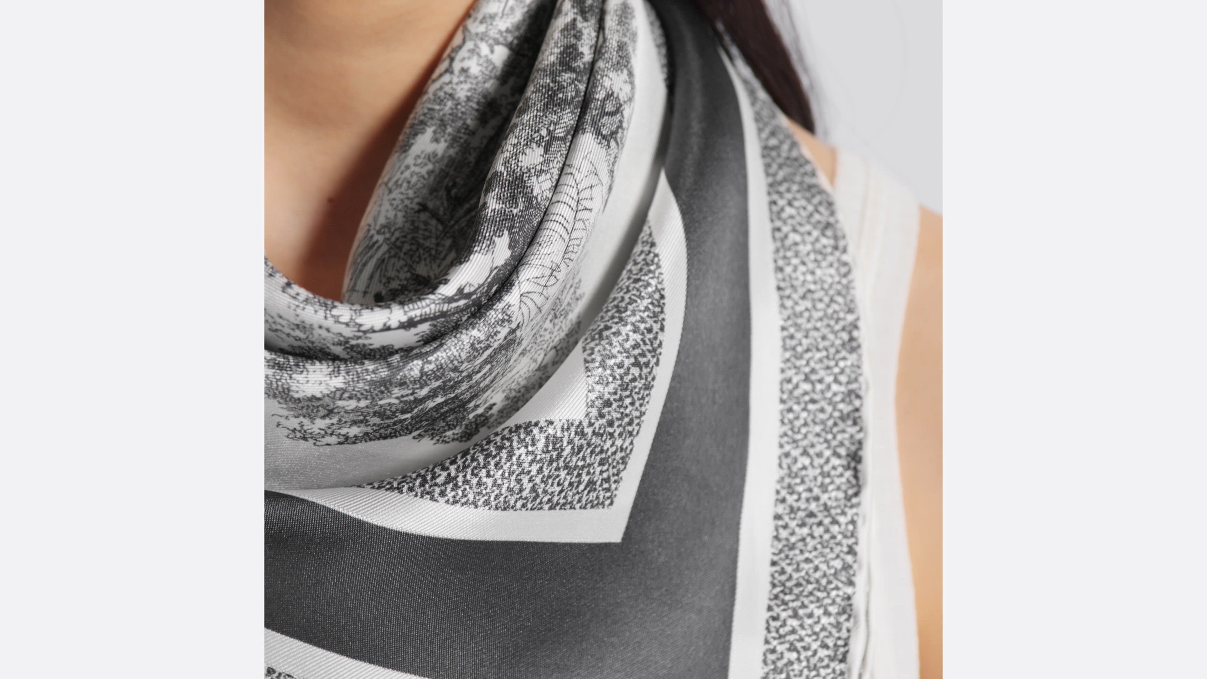 DIOR | 90 スクエアスカーフ トワル ドゥ ジュイ ソヴァージュ シルク