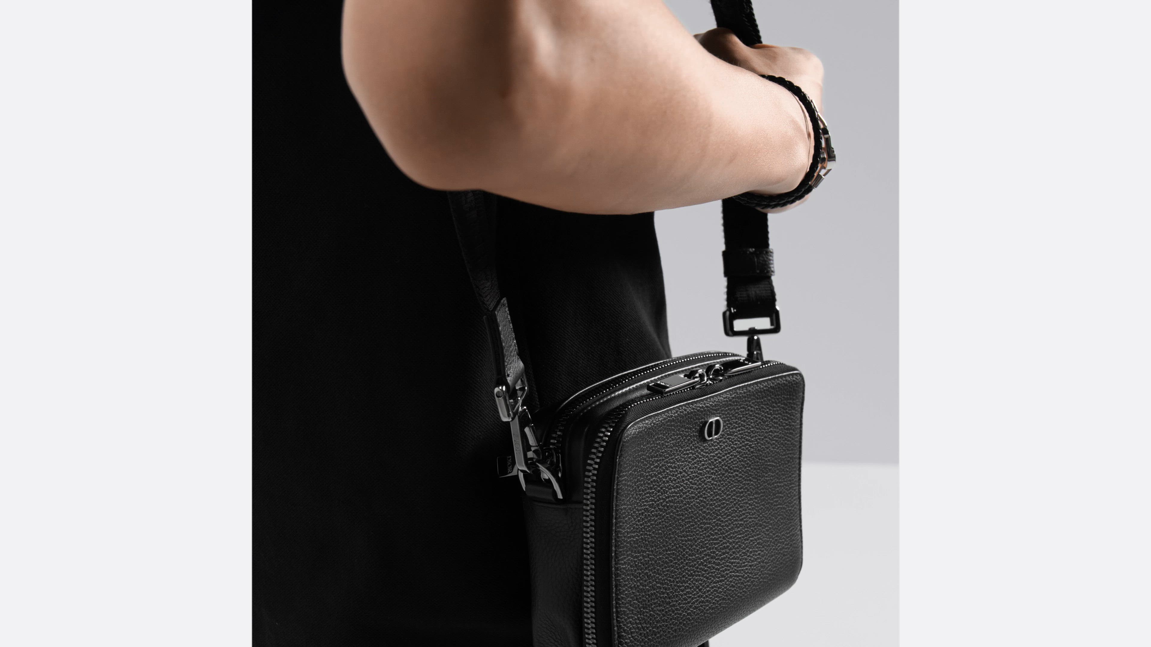 DIOR | CD Icon ストラップ付き ジップポーチ グレインドカーフスキン