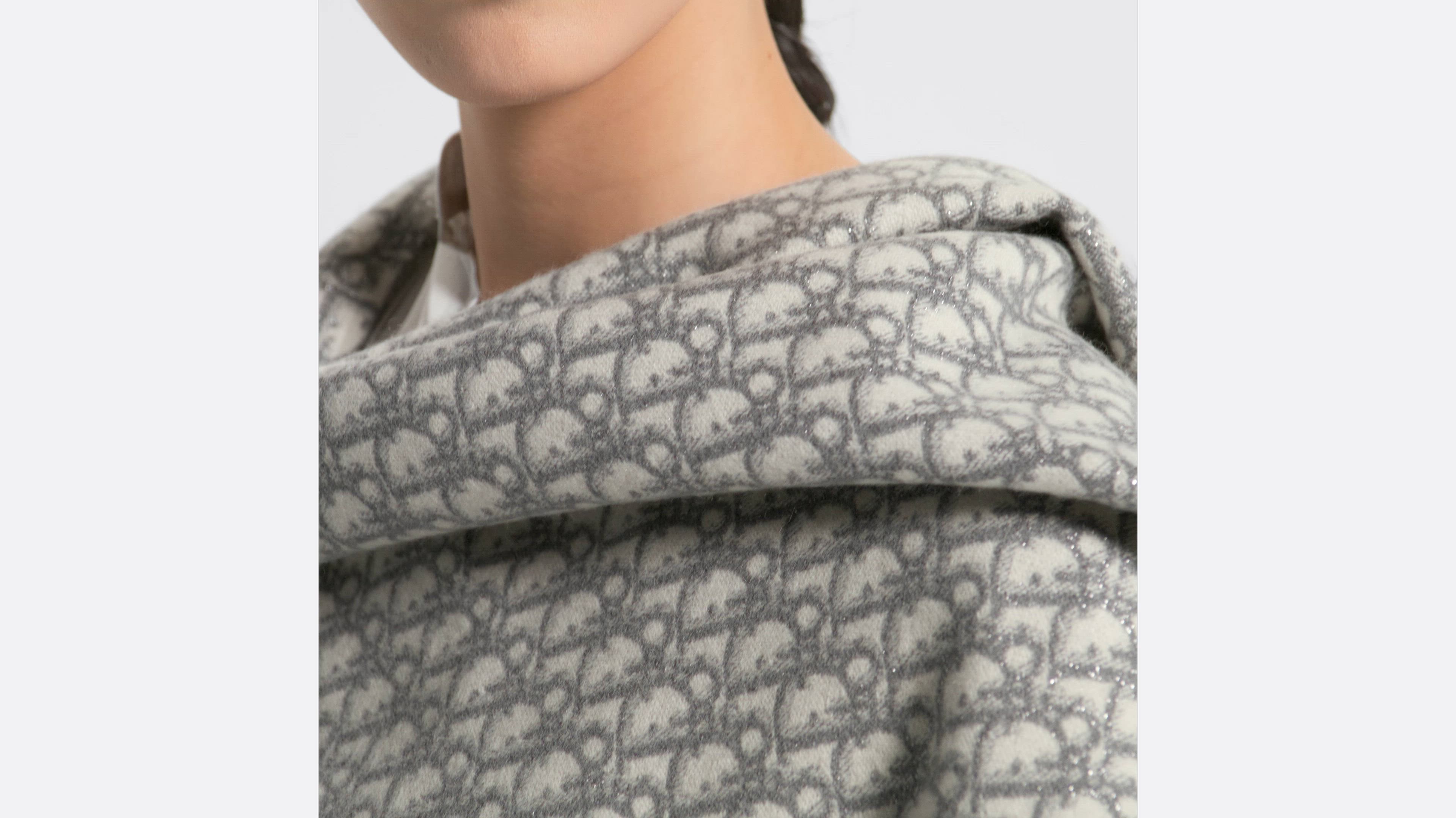 Dior Oblique Poncho White Cashmere Blend and Silver-Tone Metallic