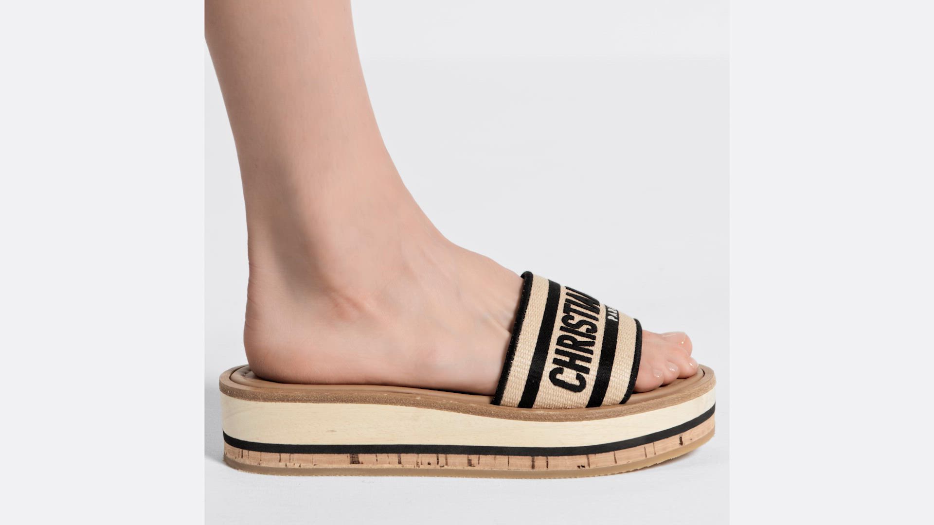 【最終値下げ】Dior Dway プラットフォームスライド DIOR | Dway プラットフォームスライド ラフィア & エンブロイダリー