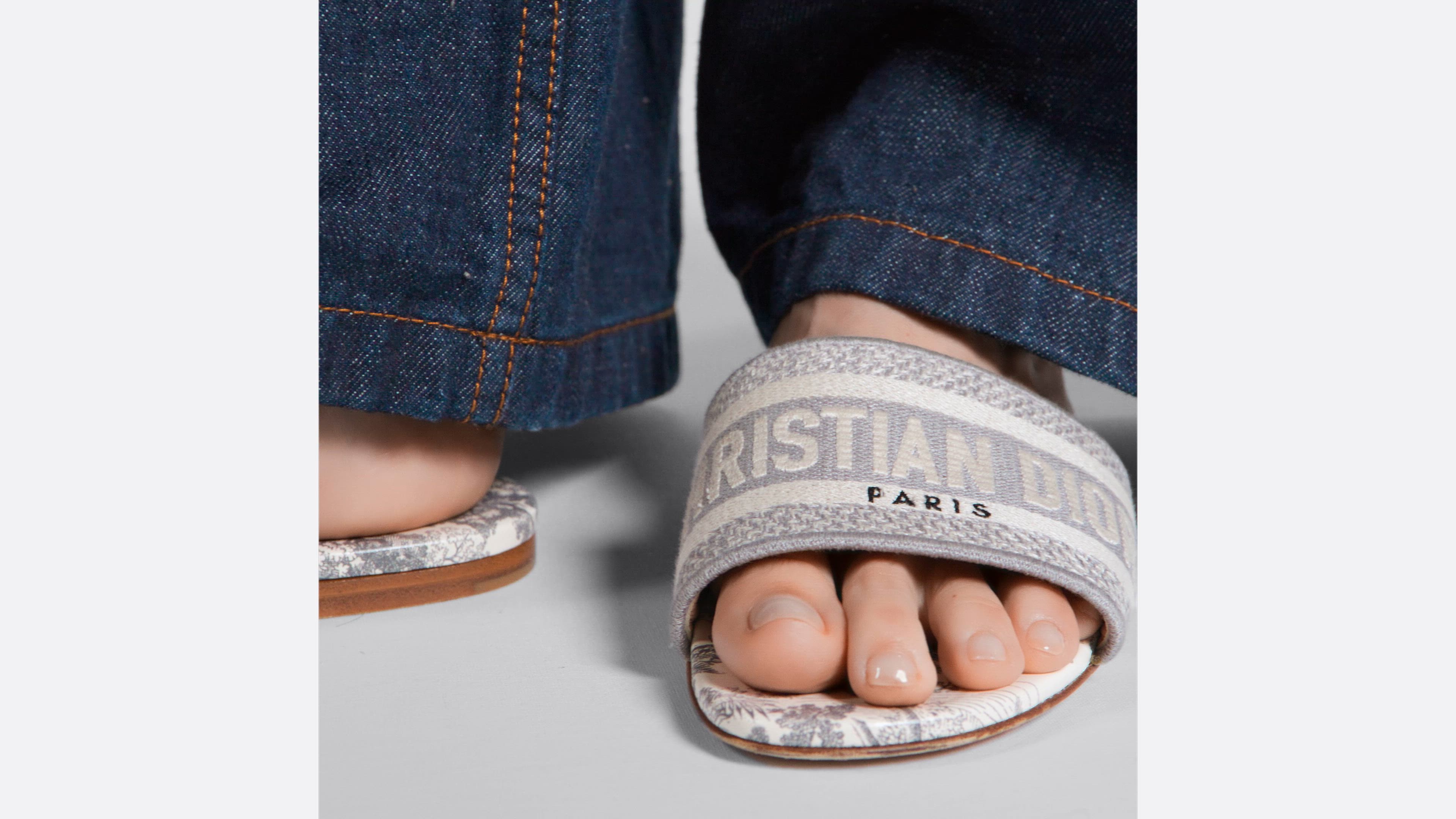 Dway Slide Gray Embroidered Cotton and Toile de Jouy Motif | DIOR