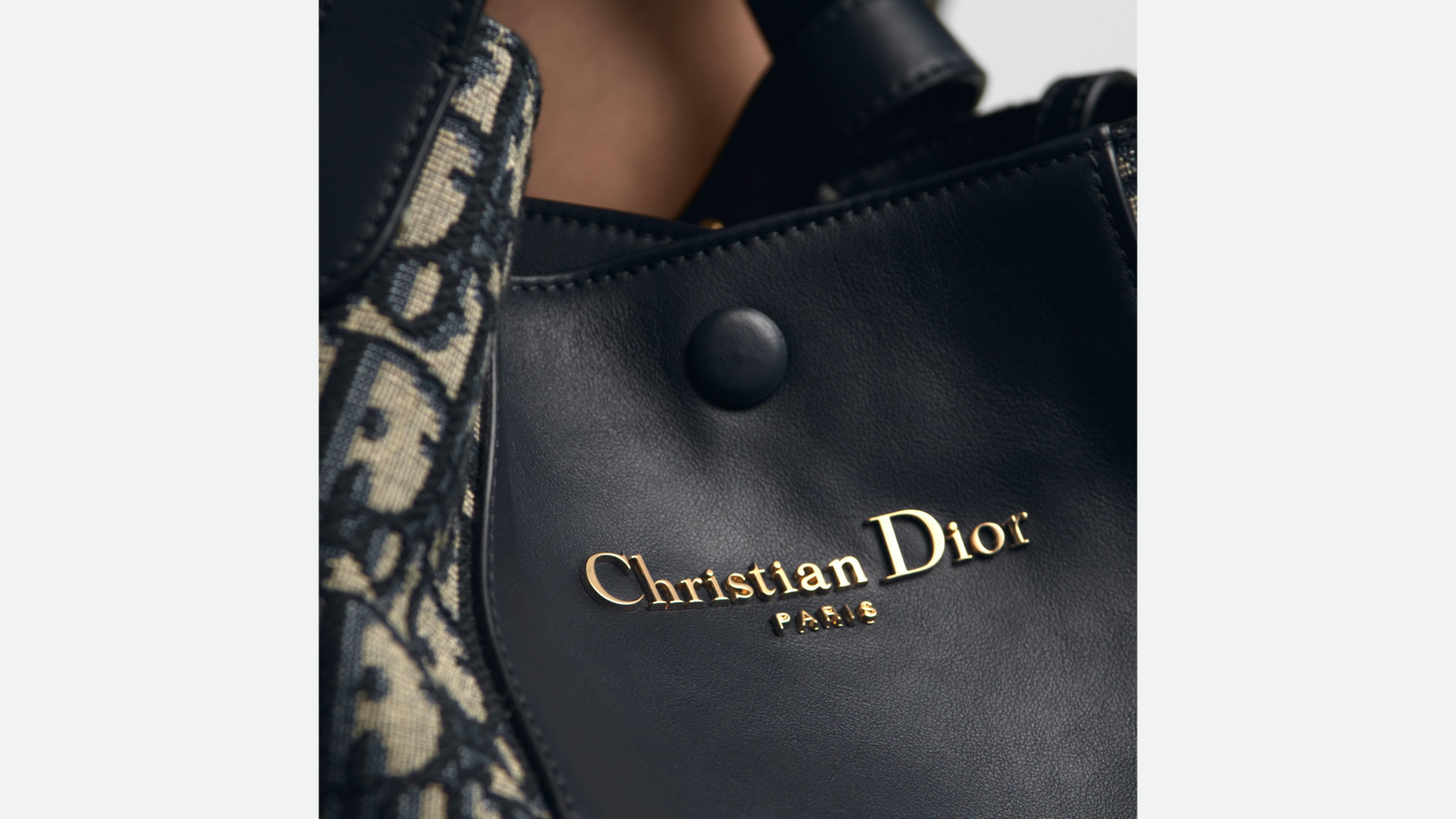 DIOR | Signature バケットバッグ スモール ディオール