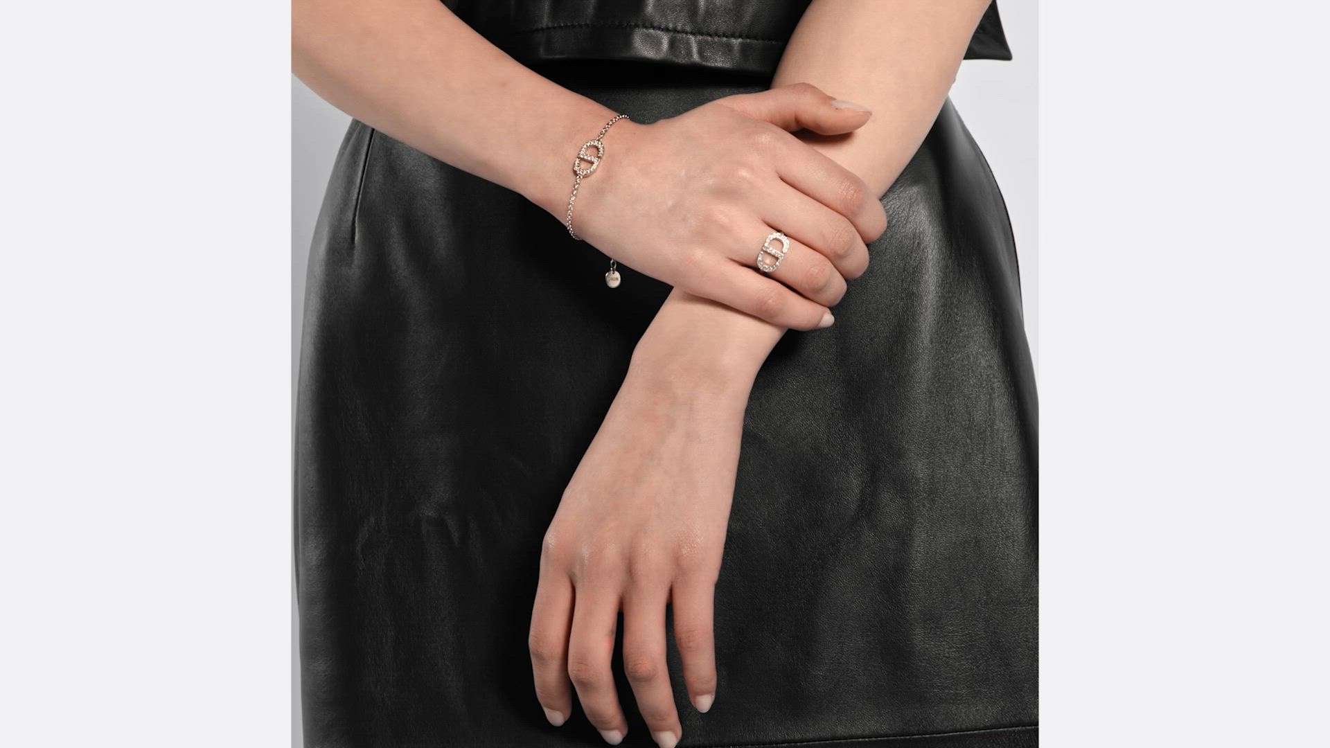 DIOR | Petit CD リング メタル & クリスタル